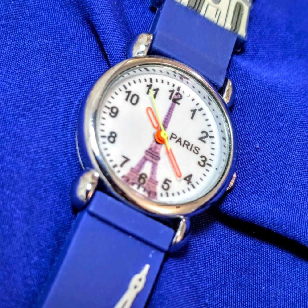 Paris Souvenir Womens or Kids Watch 26mm 
New battery fully working